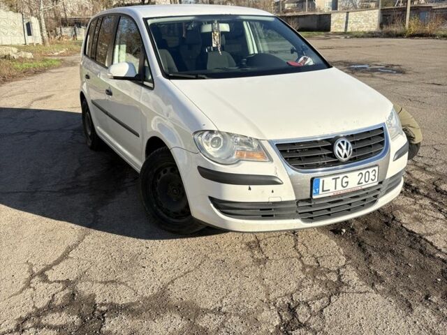 Белый Фольксваген Туран, объемом двигателя 1.9 л и пробегом 431 тыс. км за 2900 $, фото 13 на Automoto.ua