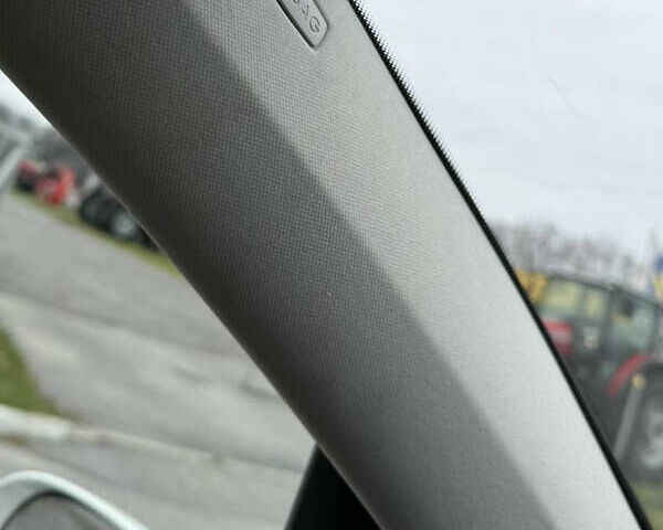 Білий Фольксваген Туран, об'ємом двигуна 1.6 л та пробігом 218 тис. км за 7999 $, фото 29 на Automoto.ua