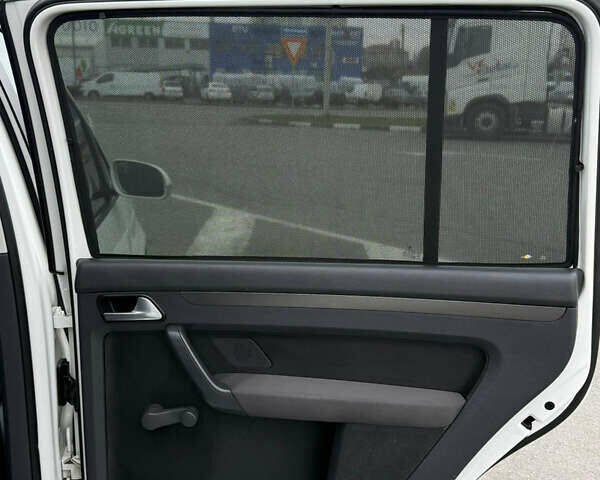 Білий Фольксваген Туран, об'ємом двигуна 1.6 л та пробігом 218 тис. км за 7999 $, фото 64 на Automoto.ua