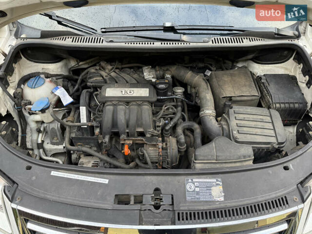 Білий Фольксваген Туран, об'ємом двигуна 1.6 л та пробігом 218 тис. км за 8499 $, фото 11 на Automoto.ua