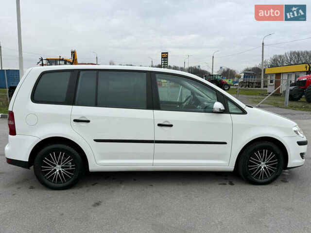 Белый Фольксваген Туран, объемом двигателя 1.6 л и пробегом 219 тыс. км за 7999 $, фото 28 на Automoto.ua