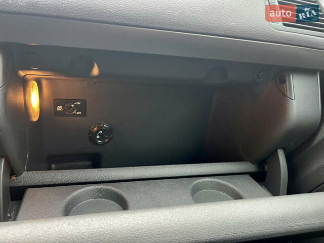 Белый Фольксваген Туран, объемом двигателя 1.39 л и пробегом 240 тыс. км за 7200 $, фото 57 на Automoto.ua