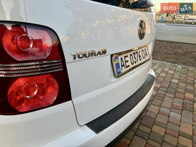 Белый Фольксваген Туран, объемом двигателя 1.39 л и пробегом 240 тыс. км за 6999 $, фото 14 на Automoto.ua
