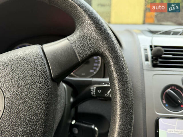 Білий Фольксваген Туран, об'ємом двигуна 1.6 л та пробігом 218 тис. км за 7999 $, фото 105 на Automoto.ua