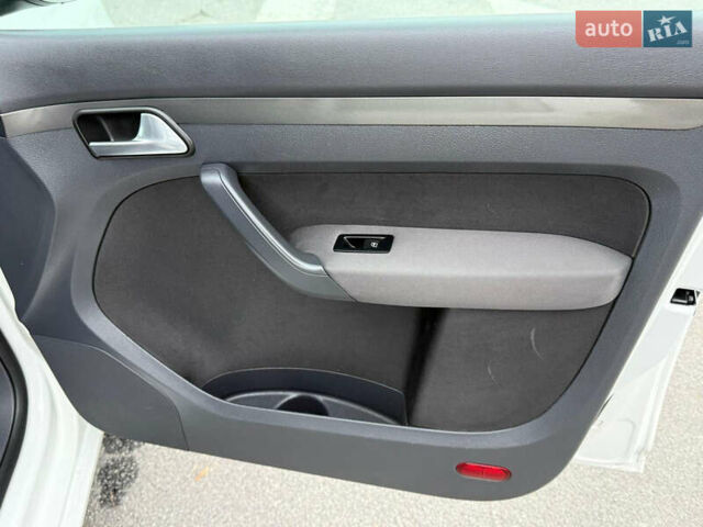 Білий Фольксваген Туран, об'ємом двигуна 1.6 л та пробігом 218 тис. км за 7999 $, фото 10 на Automoto.ua