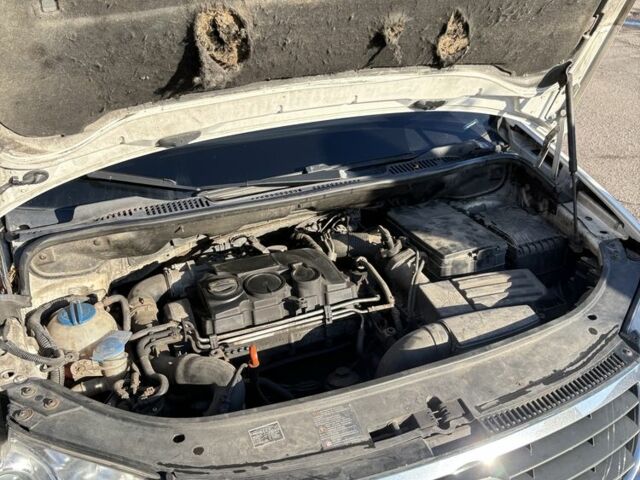 Белый Фольксваген Туран, объемом двигателя 1.9 л и пробегом 431 тыс. км за 2900 $, фото 5 на Automoto.ua