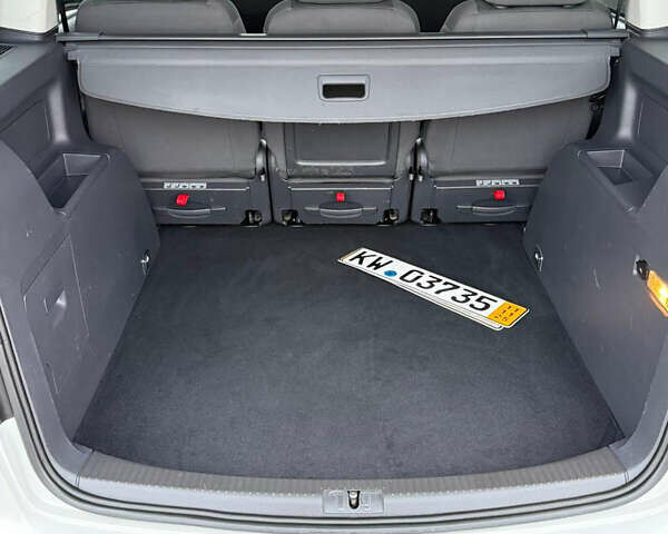 Белый Фольксваген Туран, объемом двигателя 1.6 л и пробегом 219 тыс. км за 7999 $, фото 90 на Automoto.ua