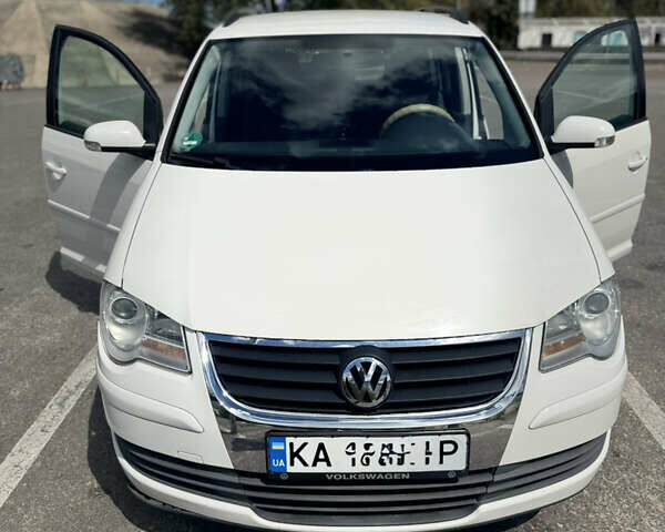 Белый Фольксваген Туран, объемом двигателя 1.4 л и пробегом 246 тыс. км за 6500 $, фото 14 на Automoto.ua