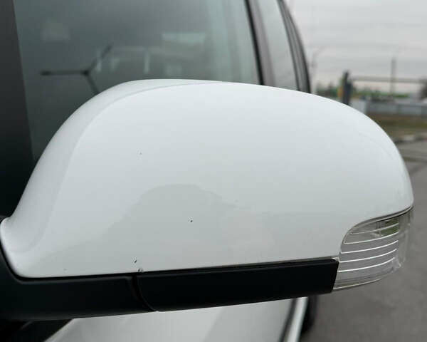 Белый Фольксваген Туран, объемом двигателя 1.6 л и пробегом 219 тыс. км за 7999 $, фото 33 на Automoto.ua