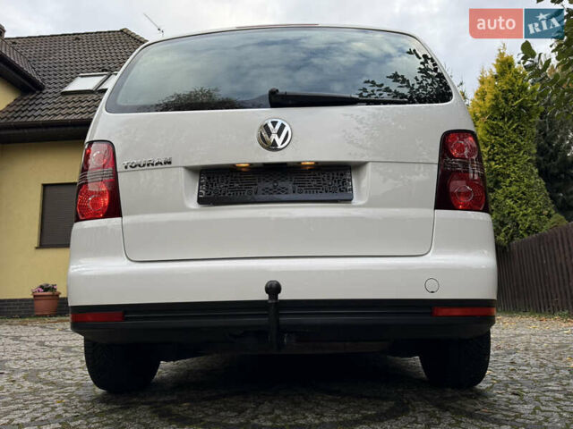 Білий Фольксваген Туран, об'ємом двигуна 1.6 л та пробігом 218 тис. км за 8499 $, фото 6 на Automoto.ua