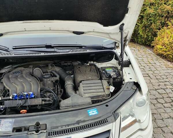 Білий Фольксваген Туран, об'ємом двигуна 2 л та пробігом 99 тис. км за 9800 $, фото 41 на Automoto.ua