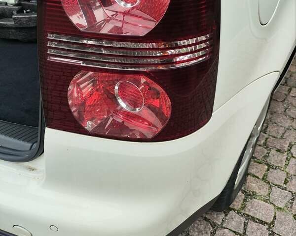 Білий Фольксваген Туран, об'ємом двигуна 2 л та пробігом 99 тис. км за 9800 $, фото 14 на Automoto.ua