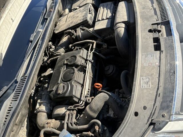 Белый Фольксваген Туран, объемом двигателя 1.9 л и пробегом 431 тыс. км за 2900 $, фото 3 на Automoto.ua