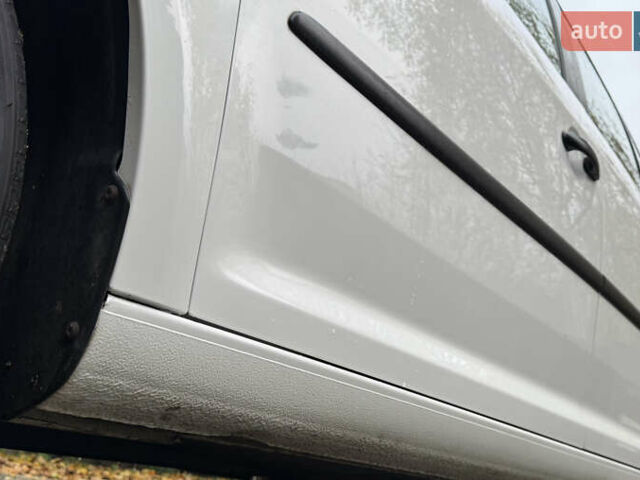 Білий Фольксваген Туран, об'ємом двигуна 1.6 л та пробігом 218 тис. км за 8499 $, фото 34 на Automoto.ua