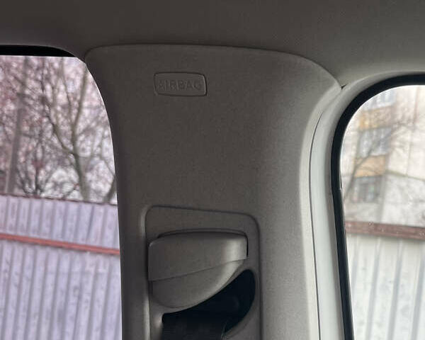 Белый Фольксваген Туран, объемом двигателя 1.39 л и пробегом 240 тыс. км за 6999 $, фото 76 на Automoto.ua