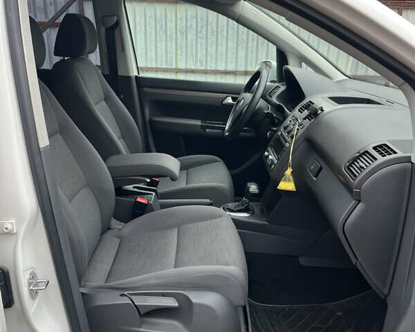 Белый Фольксваген Туран, объемом двигателя 1.39 л и пробегом 240 тыс. км за 6999 $, фото 63 на Automoto.ua