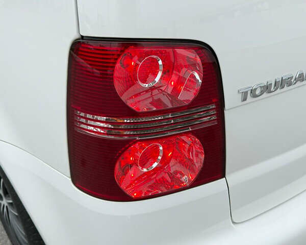 Білий Фольксваген Туран, об'ємом двигуна 1.6 л та пробігом 218 тис. км за 7999 $, фото 86 на Automoto.ua