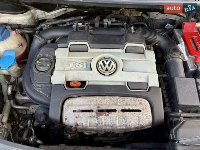 Белый Фольксваген Туран, объемом двигателя 1.39 л и пробегом 240 тыс. км за 7200 $, фото 81 на Automoto.ua