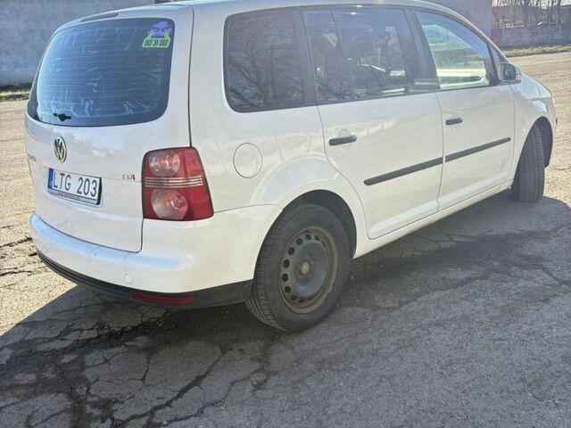 Белый Фольксваген Туран, объемом двигателя 1.9 л и пробегом 431 тыс. км за 2900 $, фото 11 на Automoto.ua