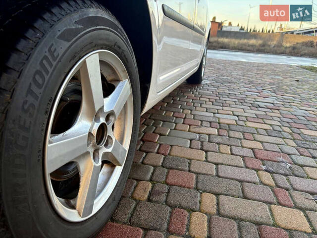 Белый Фольксваген Туран, объемом двигателя 1.39 л и пробегом 240 тыс. км за 6999 $, фото 30 на Automoto.ua