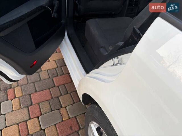 Белый Фольксваген Туран, объемом двигателя 1.39 л и пробегом 240 тыс. км за 6999 $, фото 11 на Automoto.ua