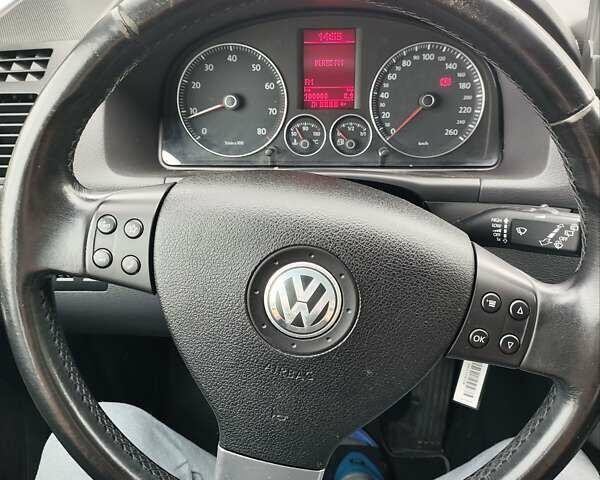 Білий Фольксваген Туран, об'ємом двигуна 2 л та пробігом 99 тис. км за 9800 $, фото 17 на Automoto.ua