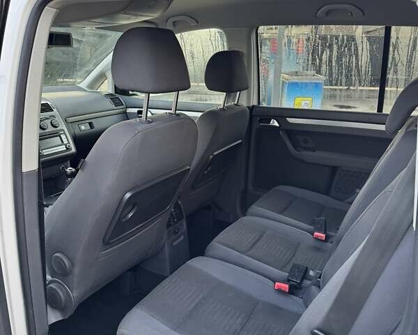 Белый Фольксваген Туран, объемом двигателя 1.4 л и пробегом 210 тыс. км за 6750 $, фото 7 на Automoto.ua