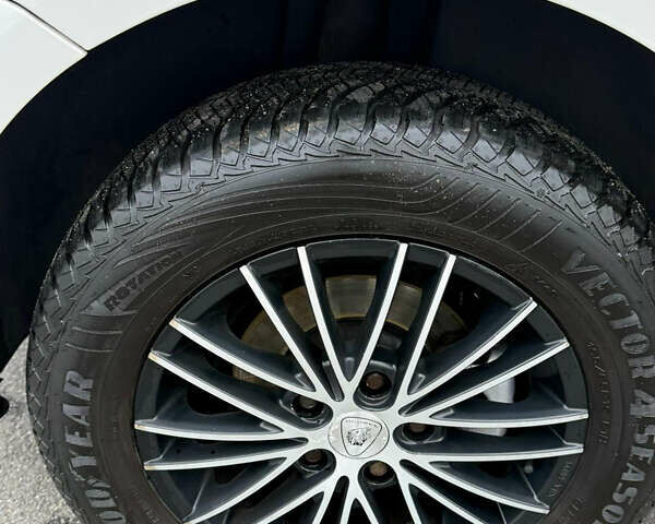 Белый Фольксваген Туран, объемом двигателя 1.6 л и пробегом 219 тыс. км за 7999 $, фото 40 на Automoto.ua