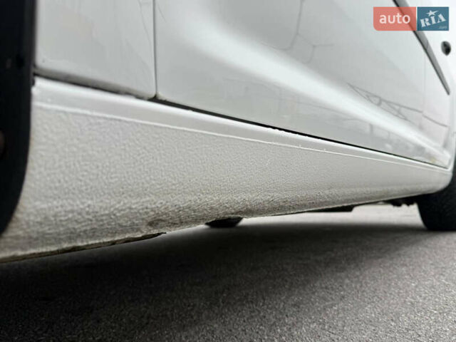 Белый Фольксваген Туран, объемом двигателя 1.6 л и пробегом 219 тыс. км за 7999 $, фото 65 на Automoto.ua