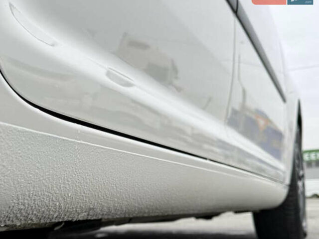 Білий Фольксваген Туран, об'ємом двигуна 1.6 л та пробігом 218 тис. км за 7999 $, фото 16 на Automoto.ua