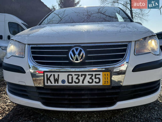 Білий Фольксваген Туран, об'ємом двигуна 1.6 л та пробігом 218 тис. км за 7999 $, фото 99 на Automoto.ua