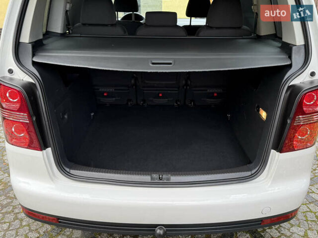 Белый Фольксваген Туран, объемом двигателя 1.6 л и пробегом 219 тыс. км за 7999 $, фото 113 на Automoto.ua