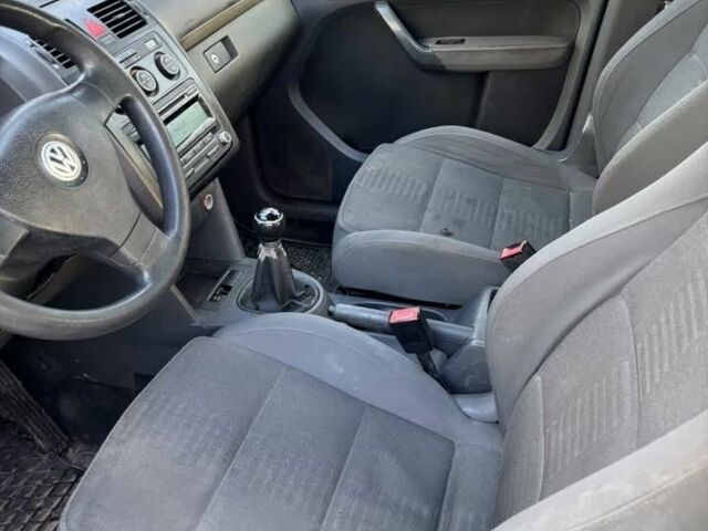 Белый Фольксваген Туран, объемом двигателя 2 л и пробегом 300 тыс. км за 2899 $, фото 7 на Automoto.ua