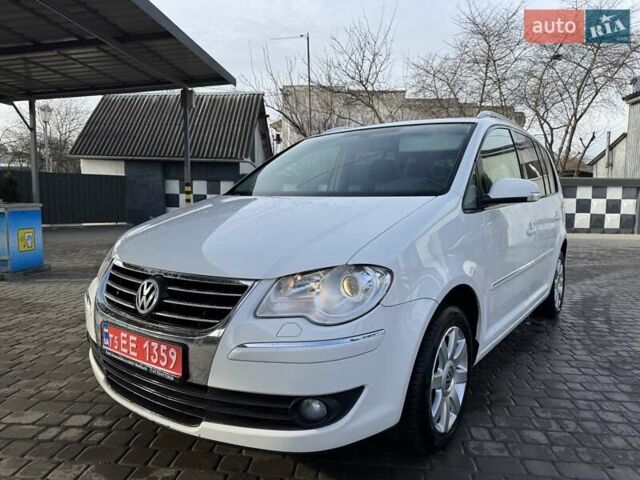 Белый Фольксваген Туран, объемом двигателя 1.4 л и пробегом 210 тыс. км за 6750 $, фото 1 на Automoto.ua