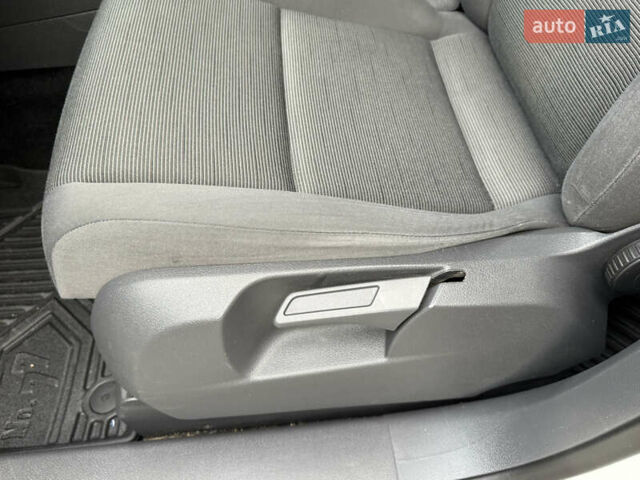 Білий Фольксваген Туран, об'ємом двигуна 1.6 л та пробігом 218 тис. км за 8499 $, фото 18 на Automoto.ua