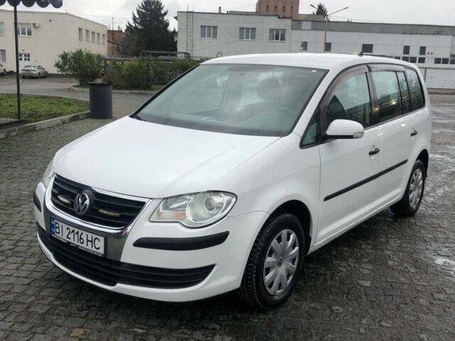 Белый Фольксваген Туран, объемом двигателя 1.9 л и пробегом 227 тыс. км за 7500 $, фото 1 на Automoto.ua