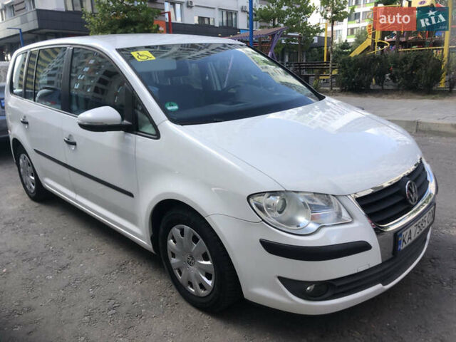 Белый Фольксваген Туран, объемом двигателя 1.9 л и пробегом 247 тыс. км за 9250 $, фото 12 на Automoto.ua