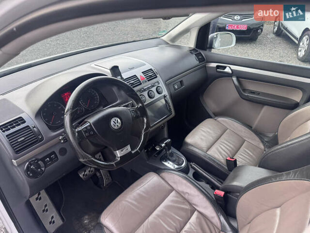 Білий Фольксваген Туран, об'ємом двигуна 1.6 л та пробігом 200 тис. км за 8700 $, фото 36 на Automoto.ua