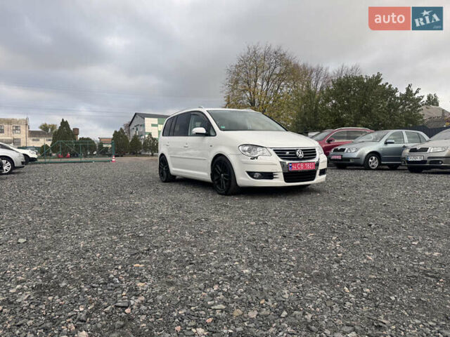 Білий Фольксваген Туран, об'ємом двигуна 1.6 л та пробігом 200 тис. км за 8700 $, фото 1 на Automoto.ua