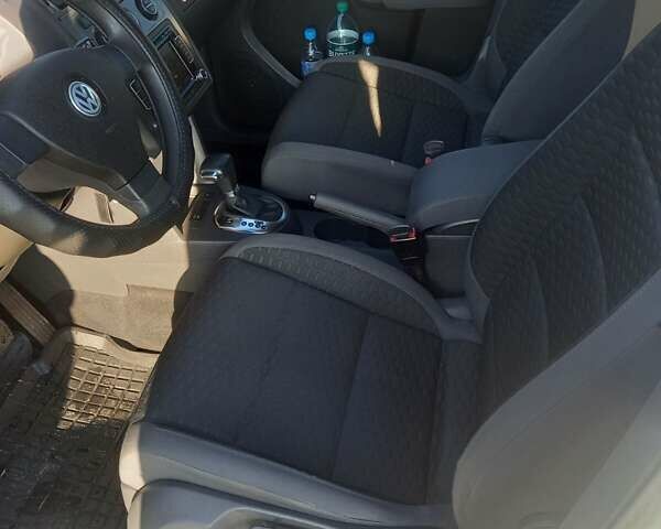 Белый Фольксваген Туран, объемом двигателя 1.39 л и пробегом 316 тыс. км за 8000 $, фото 8 на Automoto.ua