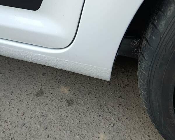 Белый Фольксваген Туран, объемом двигателя 1.6 л и пробегом 186 тыс. км за 7800 $, фото 25 на Automoto.ua