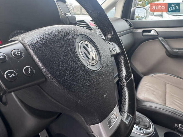 Білий Фольксваген Туран, об'ємом двигуна 1.6 л та пробігом 200 тис. км за 8700 $, фото 35 на Automoto.ua