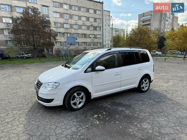 Белый Фольксваген Туран, объемом двигателя 1.9 л и пробегом 295 тыс. км за 6999 $, фото 2 на Automoto.ua