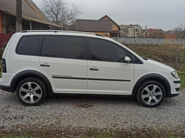 Белый Фольксваген Туран, объемом двигателя 1.4 л и пробегом 208 тыс. км за 8600 $, фото 2 на Automoto.ua