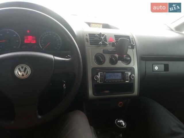 Белый Фольксваген Туран, объемом двигателя 1.9 л и пробегом 260 тыс. км за 8200 $, фото 10 на Automoto.ua