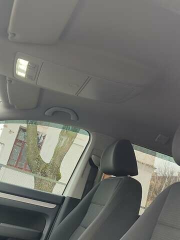 Белый Фольксваген Туран, объемом двигателя 1.39 л и пробегом 186 тыс. км за 8850 $, фото 3 на Automoto.ua