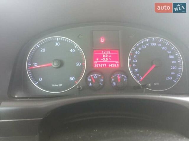 Белый Фольксваген Туран, объемом двигателя 1.9 л и пробегом 260 тыс. км за 8200 $, фото 11 на Automoto.ua