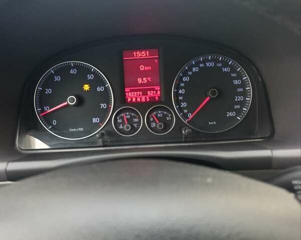 Белый Фольксваген Туран, объемом двигателя 1.4 л и пробегом 182 тыс. км за 8400 $, фото 28 на Automoto.ua