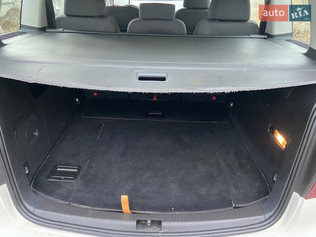 Белый Фольксваген Туран, объемом двигателя 1.97 л и пробегом 251 тыс. км за 8400 $, фото 17 на Automoto.ua