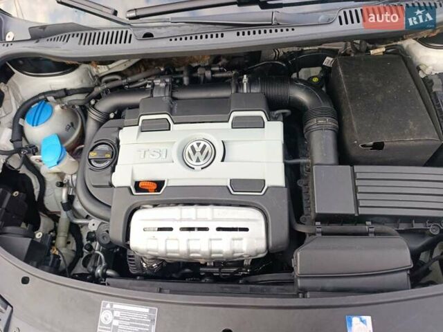 Белый Фольксваген Туран, объемом двигателя 1.4 л и пробегом 182 тыс. км за 8400 $, фото 22 на Automoto.ua